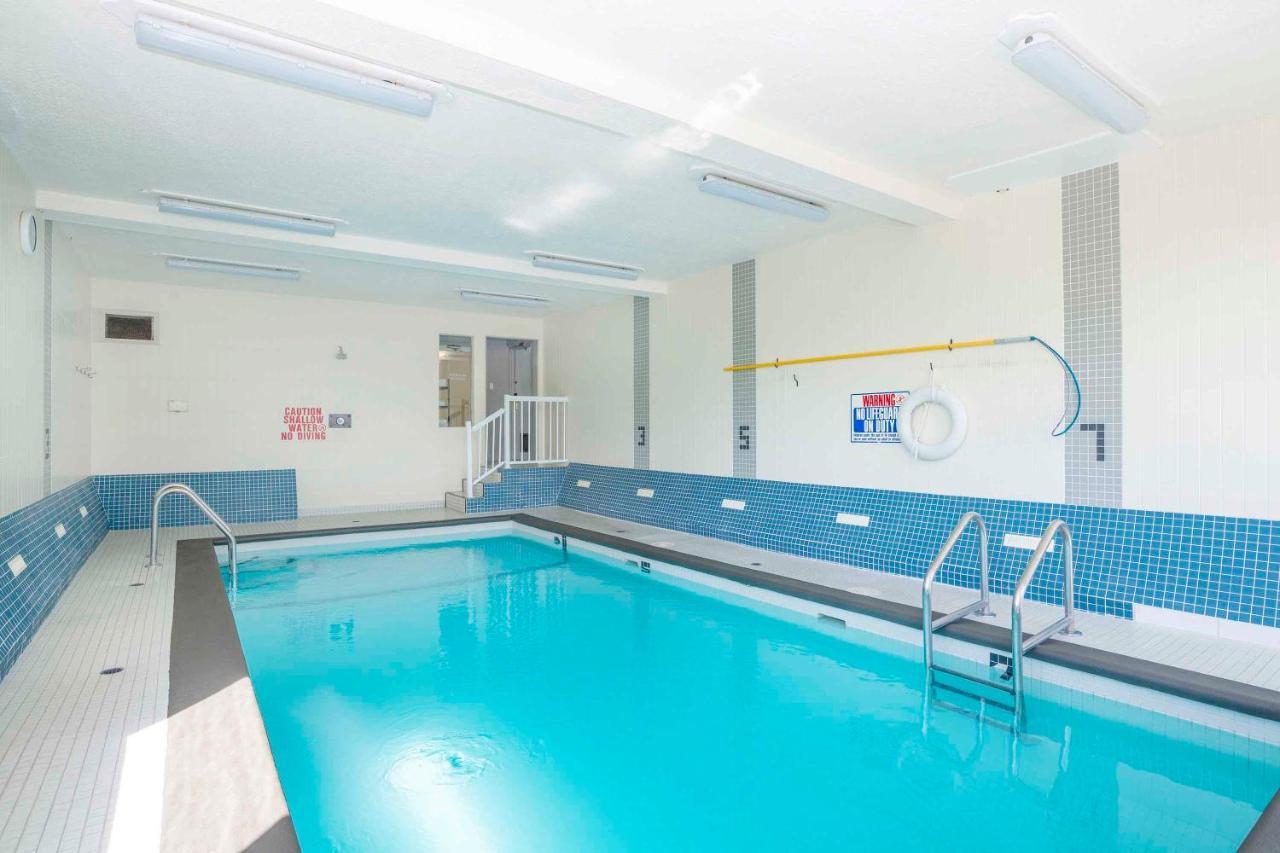 Sandman Hotel & Suites Принс-Джордж Экстерьер фото